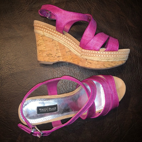 White House Black Market Shoes - 💖WHBM💖 Edward Wedges sz 6M